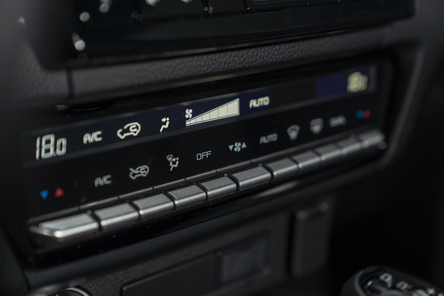 Nội thất xe bán tải Mazda BT-50