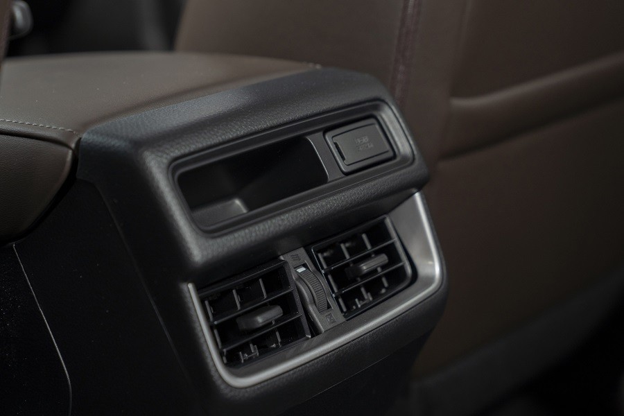 Nội thất xe bán tải Mazda BT-50
