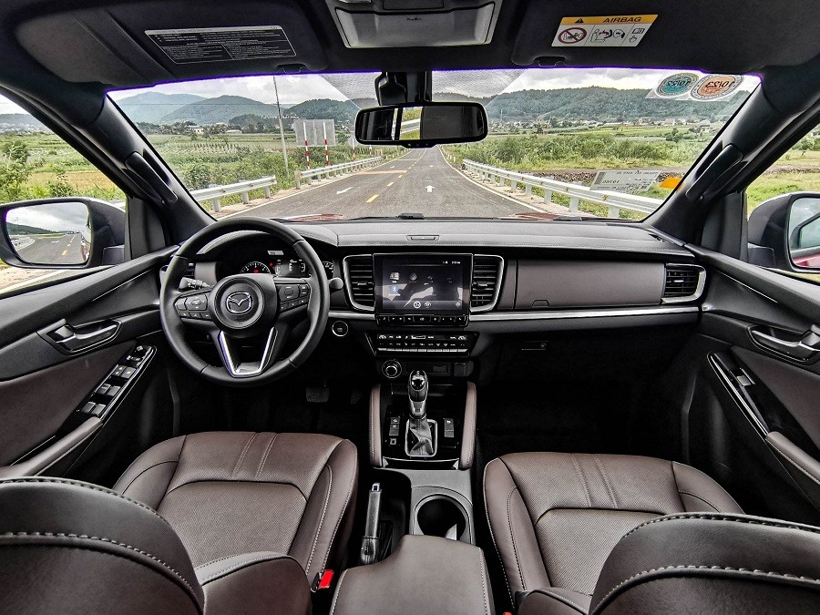 Nội thất xe bán tải Mazda BT-50