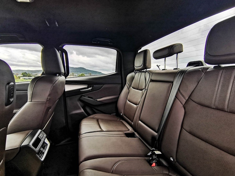 Hàng ghế sau xe bán tải Mazda BT-50