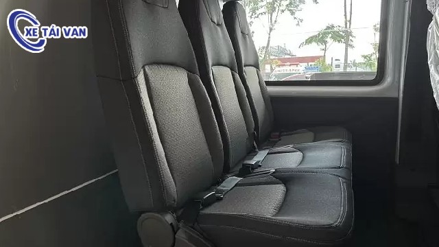 Fourgon Ford Transit équipé de sièges en tissu de qualité supérieure