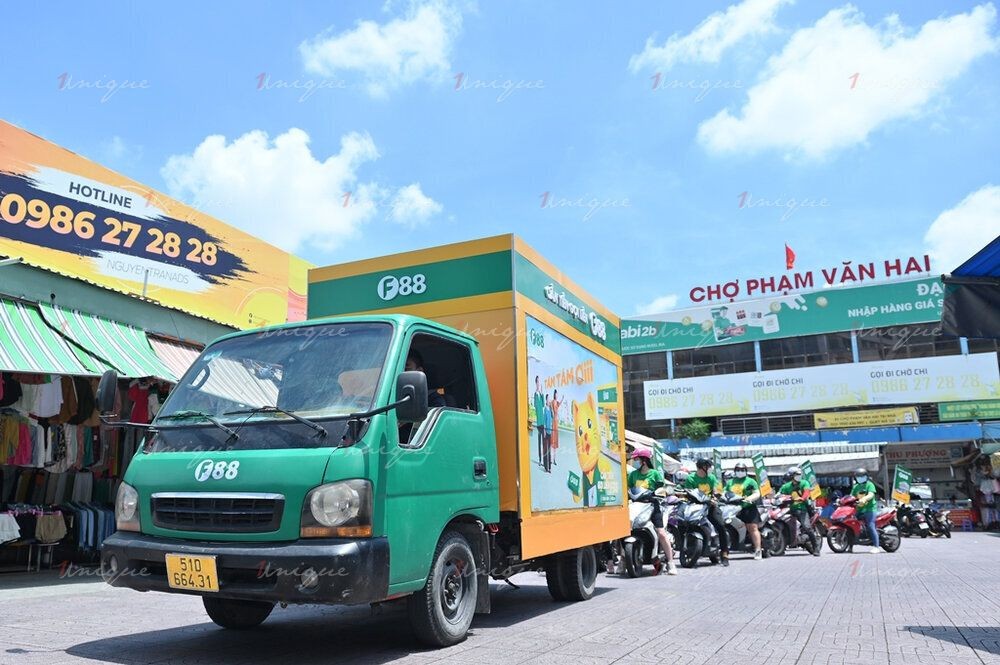 Roadshow xe tải dán decal kín 3 mặt