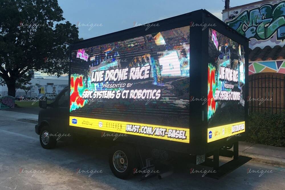 Roadshow màn hình LED di động trên xe tải