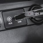 USB nghe nhạc trên ô tô với thiết kế nhỏ gọn