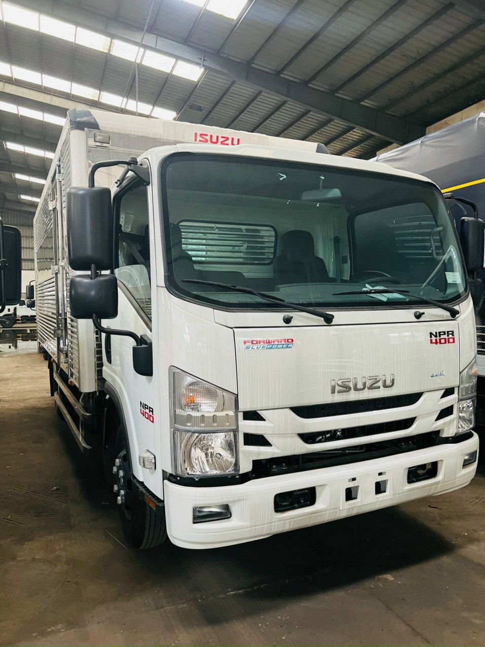 Xe tải Isuzu thùng kín