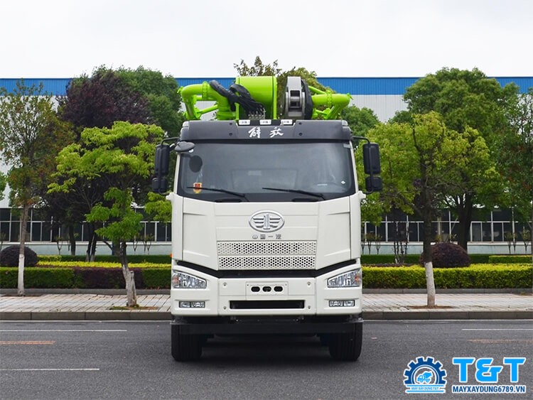 Xe bơm bê tông cần 56m Zoomlion