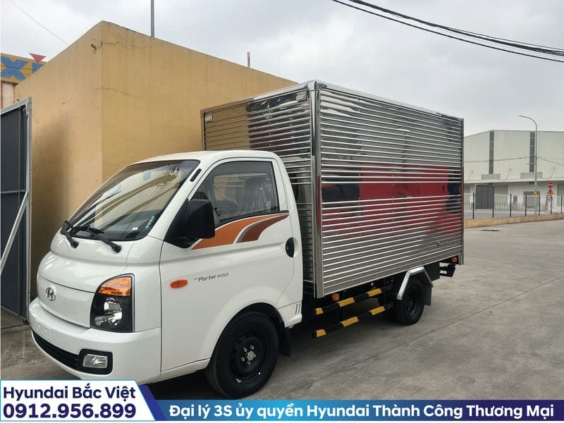 alt text: Xe tải Hyundai Porter H150 thùng kín