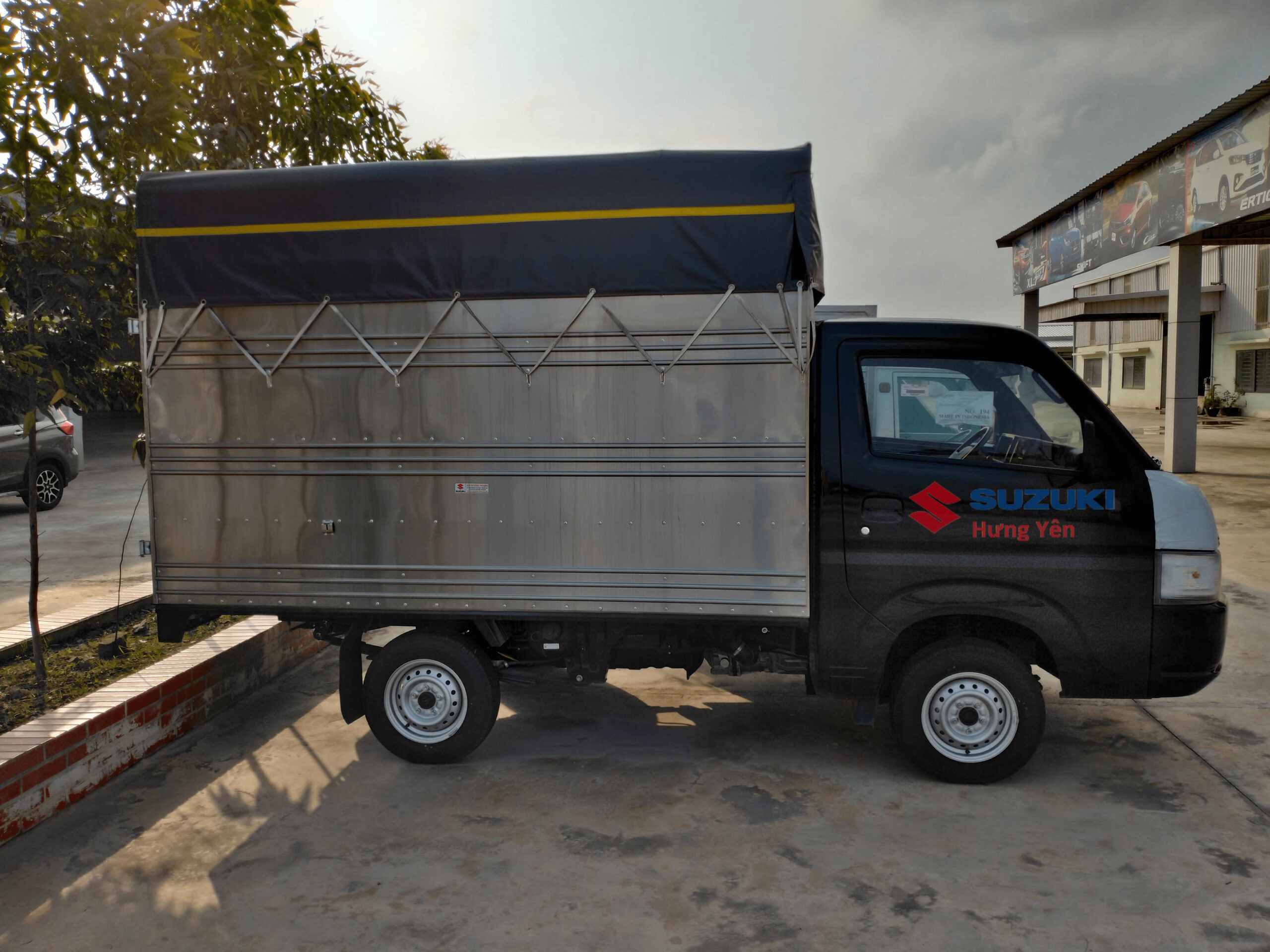 Xe tải Suzuki 750kg thùng dài 2m7
