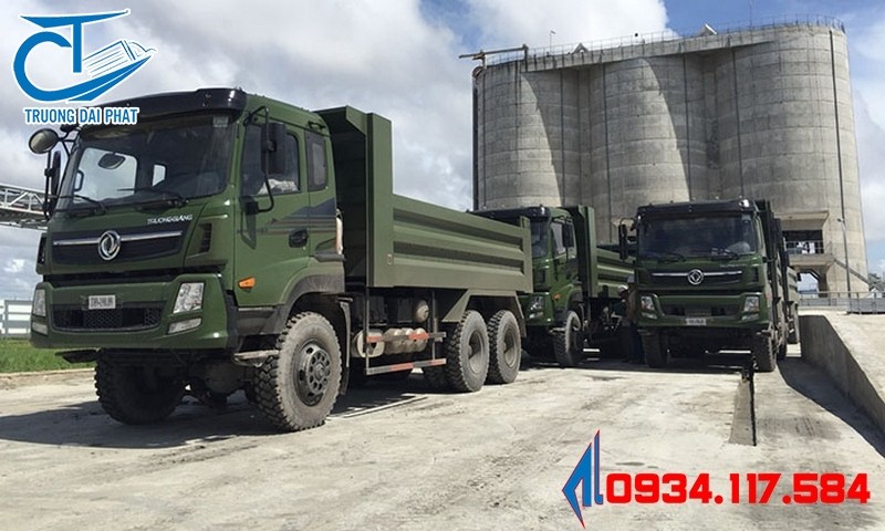 Hình ảnh xe ben 3 cầu Reo Mỹ Trường Giang trên đường