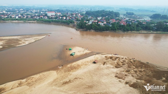 Khu vực bãi bồi sông Hồng nơi xảy ra vụ việc đau lòng, ảnh lớp 8B gợi nhớ về những kỷ niệm đã mất
