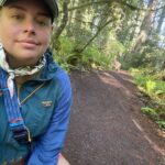 Abbey Robertson chụp ảnh selfie tại Công viên Quốc gia Redwood.