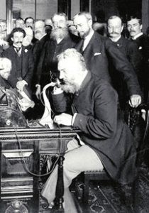 Alexander Graham Bell Sử Dụng Điện Thoại