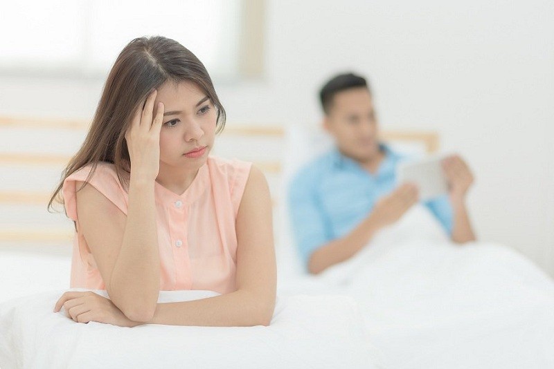 Sùi mào gà với các mụn thịt mềm, mọc thành cụm ở vùng kín