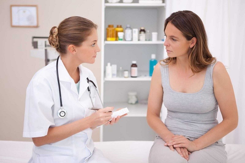 Gặp bác sĩ để được tư vấn và điều trị mụn thịt ở vùng kín hiệu quả