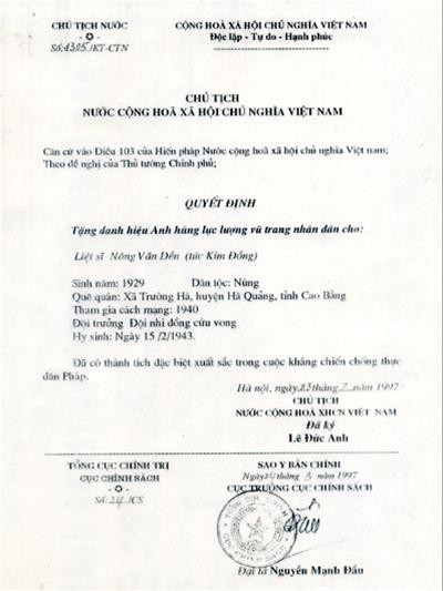 Thăm tượng anh Kim Đồng tại Cao Bằng