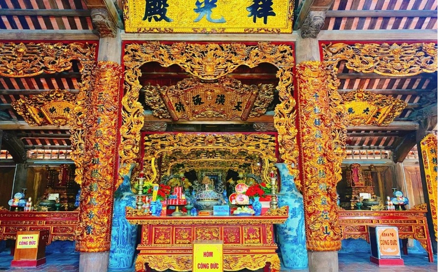 Ban thờ chính điện (Nguồn ảnh: Hpnews ).