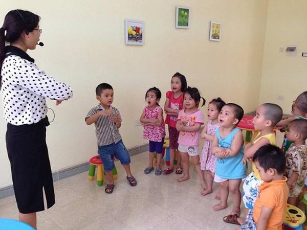 Hình ảnh về tầm quan trọng của lời chào trong việc xây dựng các mối quan hệ