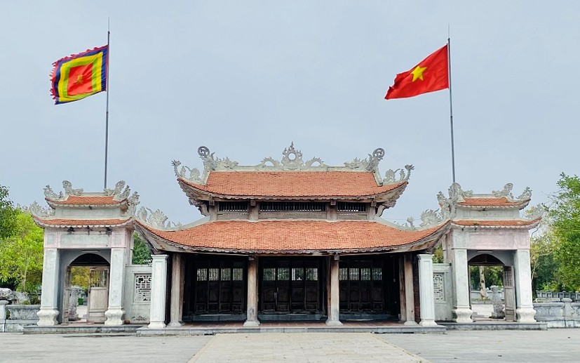 Nghi môn nội của Khu tưởng niệm (ảnh: thanhdoanhaiphong.gov.vn).