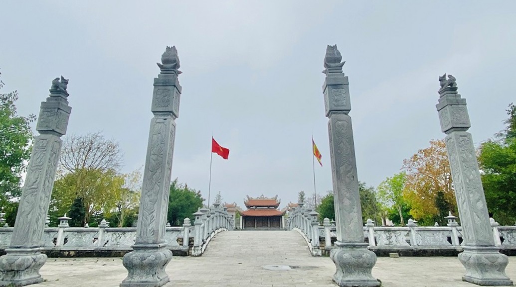 Nghi môn ngoại với kết cấu tứ trụ (ảnh: thanhdoanhaiphong.gov.vn).