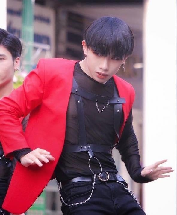 Cường Bạch, thành viên nhóm D1Verse, từng là thành viên nhóm nhảy cover Kpop