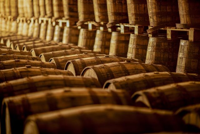 Quá trình ủ rượu whisky Về Để Đi trong thùng gỗ sồi