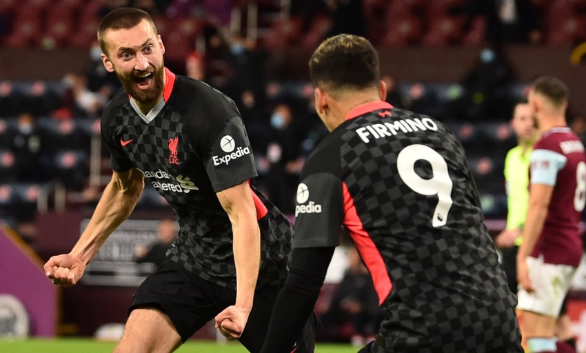 Nat Phillips ăn mừng chiến thắng cùng Liverpool