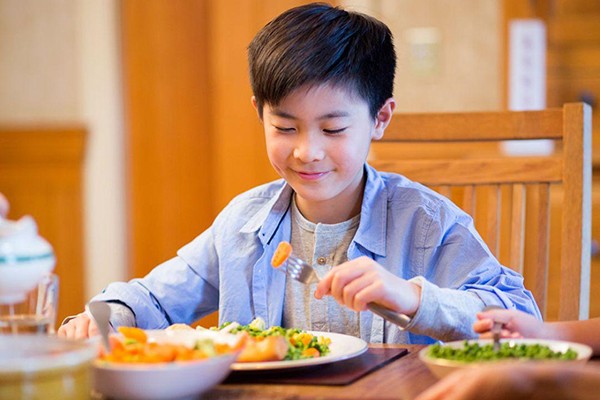 Dinh Dưỡng Đầy Đủ Là Yếu Tố Quan Trọng Để Phát Triển Chiều Cao