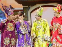Ảnh minh họa các Táo đang lo lắng về nhiều vấn đề xã hội