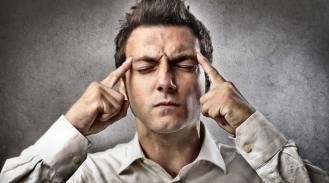Anh ấy có vẻ rất hào hứng khi nhìn cô ấy phải không?