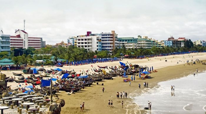 Hoàng hôn trên biển Sầm Sơn với không khí trong lành và gió biển mát rượi