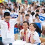 Lan có dáng người cao ráo, mái tóc đen dài ngang lưng thường được bạn cột gọn gàng. Khuôn mặt trái xoan với đôi mắt to tròn đen láy luôn ánh lên vẻ thông minh. Lan có nụ cười rất tươi, mỗi khi bạn cười, ai cũng cảm thấy vui lây.