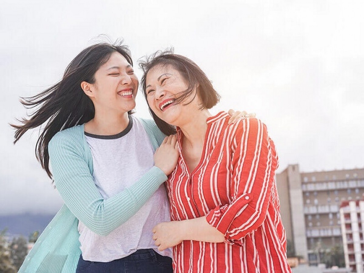 Hình ảnh gia đình Việt Nam sum vầy bên nhau