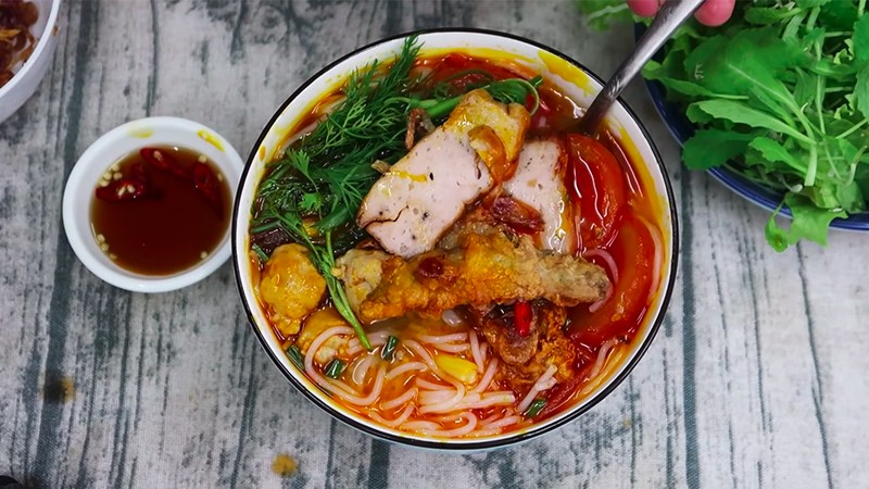 Bún cá rô đồng chiên giòn