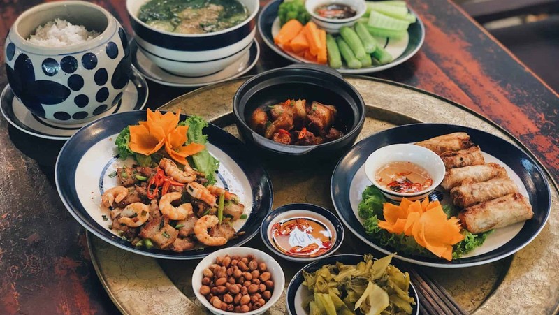Quan niá»‡m thÃ´ng thÆ°á» ng vá» bá»¯a Äƒn chÃ­nh lÃ gÃ¬?