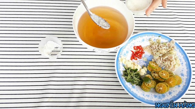 công thức pha nước mắm sả tắc ngâm tai heo ngon, đậm vị