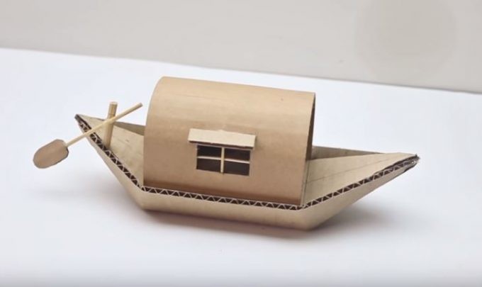 Thuyền buồm carton đơn giản