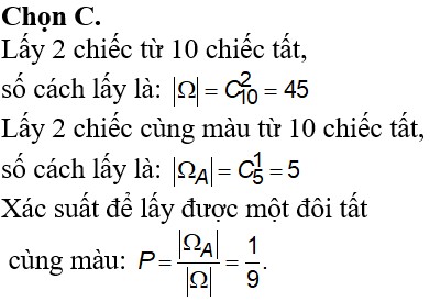 Hình ảnh minh họa một giỏ đựng nhiều đôi tất khác màu