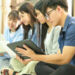 Điện thoại thông minh và máy tính kết nối mạng