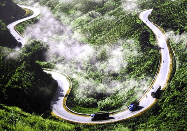Con đường uốn lượn quanh co
