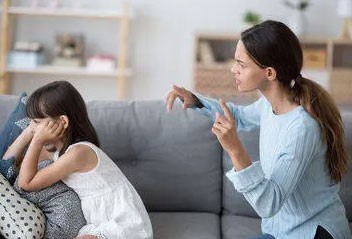 Con cái làm ngơ trước công sức của cha mẹ, một biểu hiện của sự bất hiếu