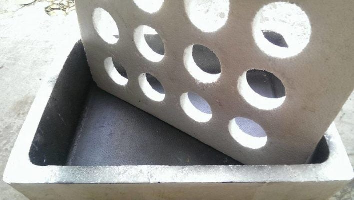 Đục lỗ thùng xốp để trồng rau thủy canh