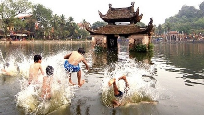 Ao chuôm là nơi chứng kiến những niềm vui tuổi thơ và xua tan mệt mỏi của người già