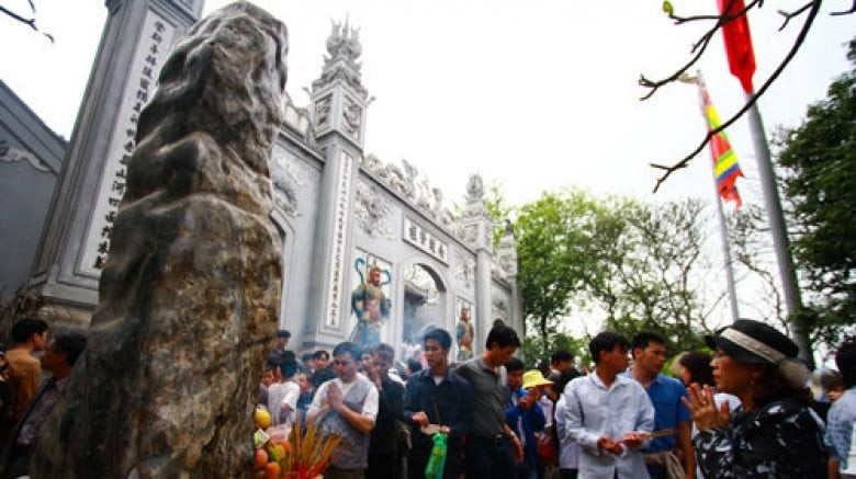 Truyền thuyết về cột đá thề