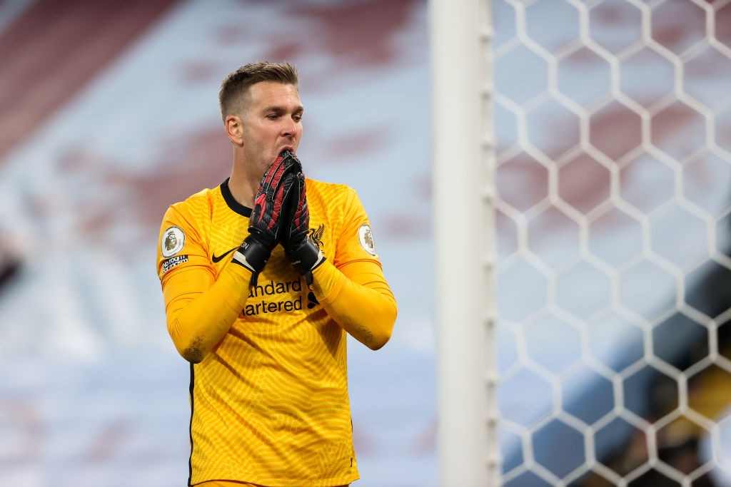 Adrian trong trận đấu thảm họa với Aston Villa