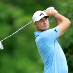 Ludvig Aberg thi đấu golf