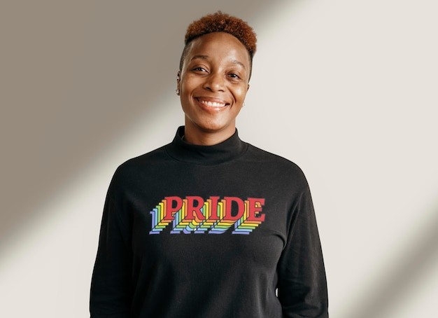 Một người con đang ôm cha mình