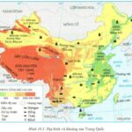 Sông Trường Giang, con sông dài nhất Châu Á, đóng vai trò quan trọng trong giao thông thủy