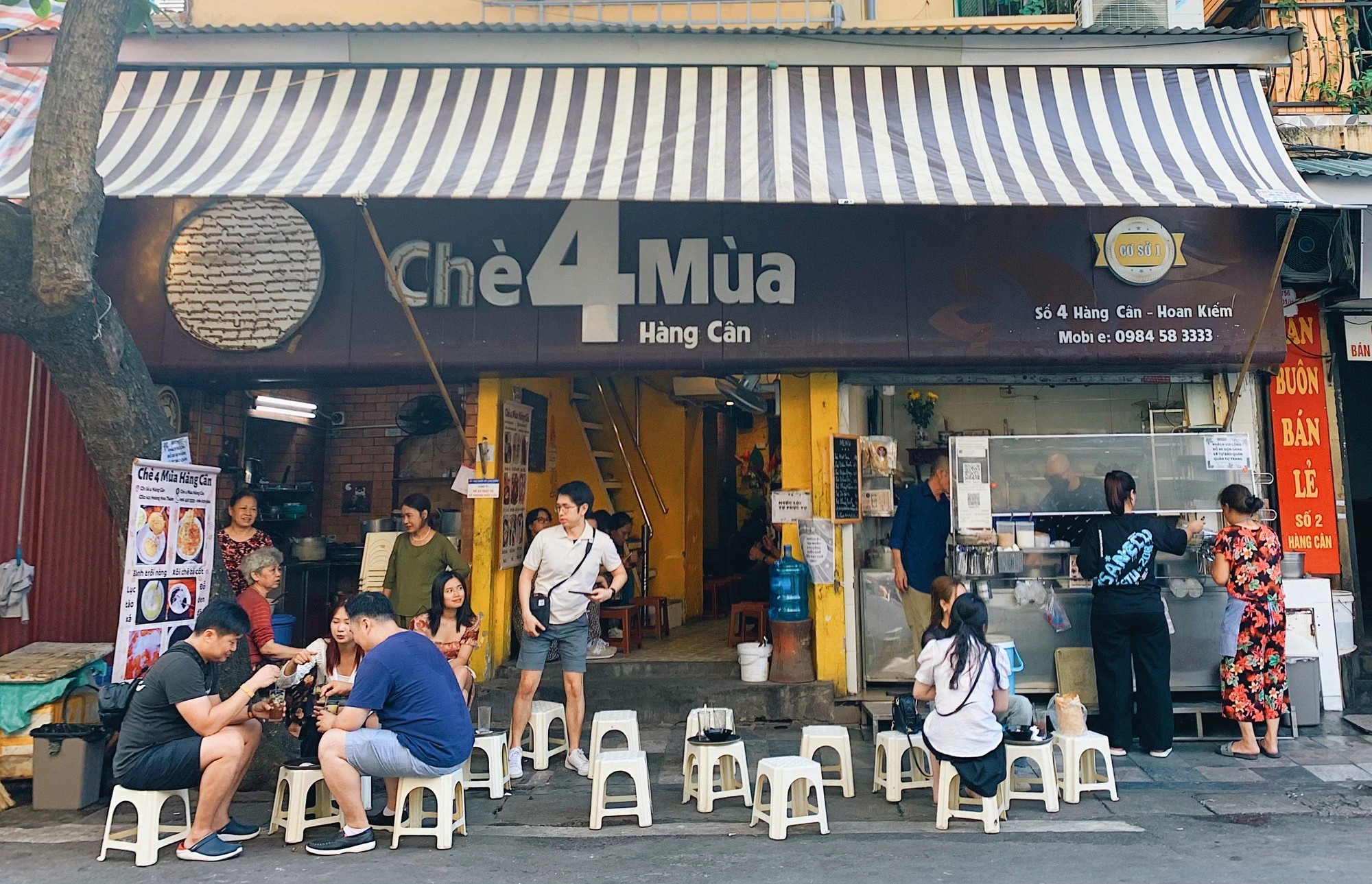 Chè Bốn Mùa – Quán chè lâu đời, nổi tiếng của Hà Nội
