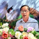 Ảnh: Ông Đặng Quang Vinh, Phó Giám đốc Trung tâm Văn hóa, Thể thao và Truyền thanh huyện phát biểu khai mạc hội thi.