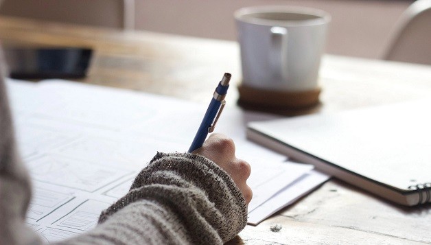 Cấu trúc đoạn văn rõ ràng giúp người đọc dễ dàng tiếp thu thông tin, từ đó tăng thời gian ở lại trang và giảm tỷ lệ thoát.